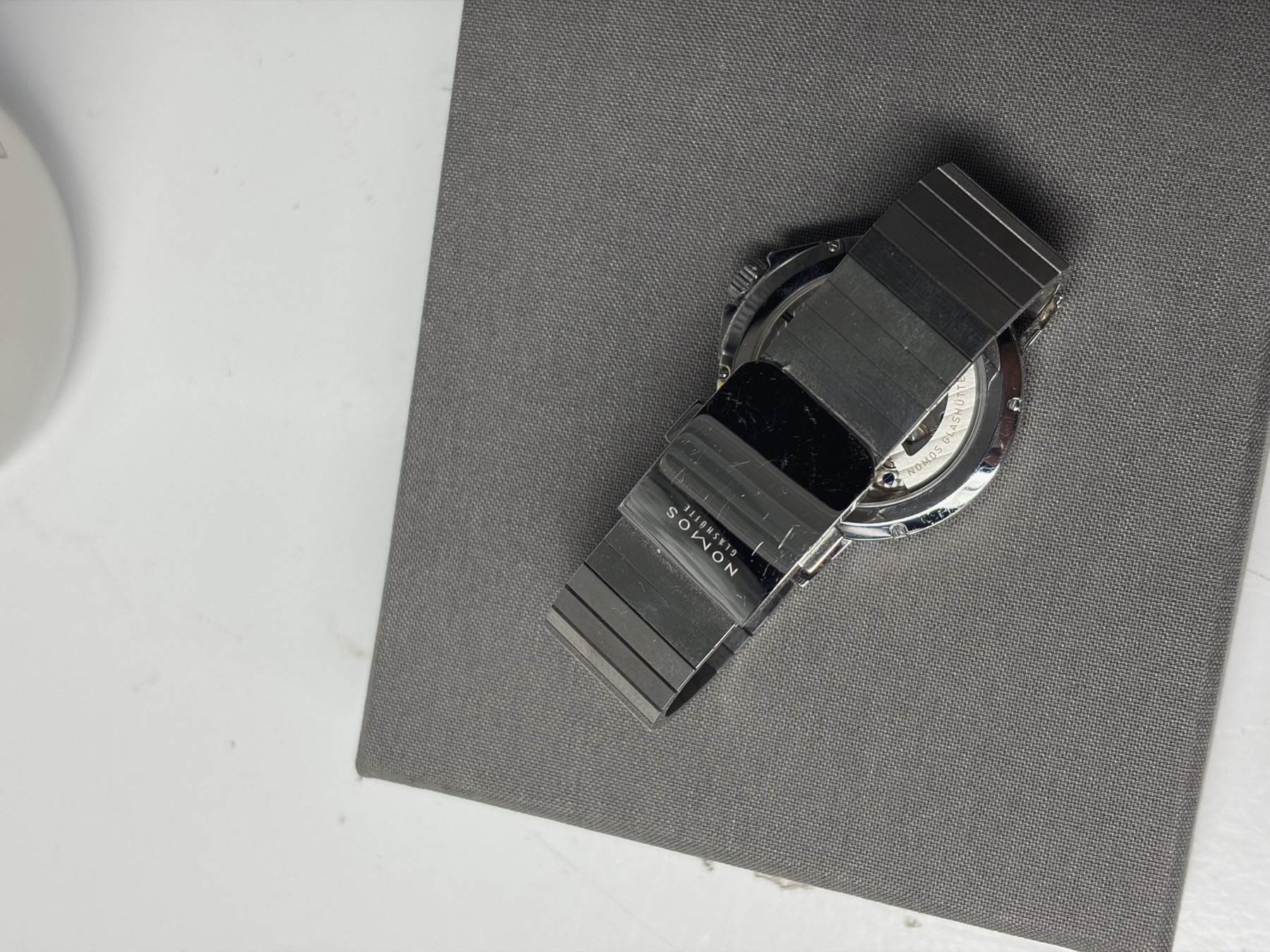 The polished center of the clasp, hairlines and all