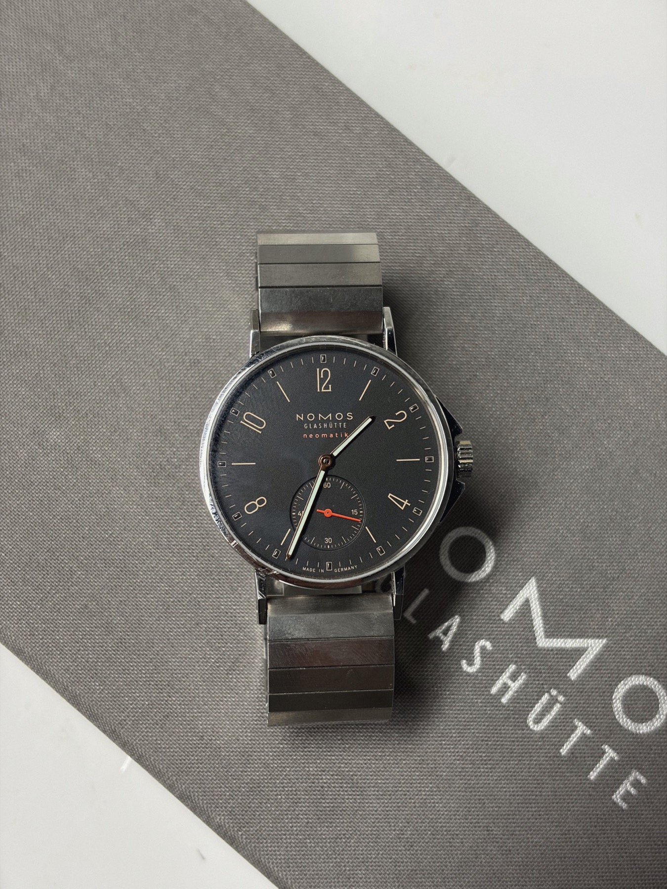 Ahoi 36 Atlantic resting on the Nomos pouch